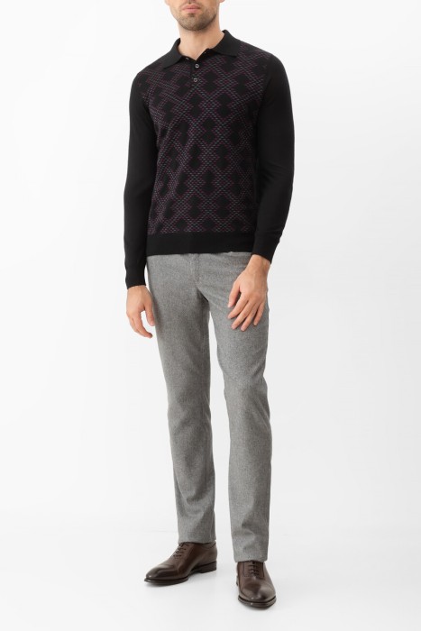 Товар черного цвета с внутренней стороны