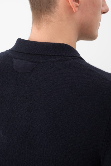 Товар синего цвета с внутренней стороны