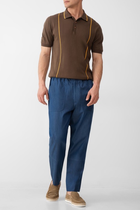 Товар хаки цвета с внутренней стороны