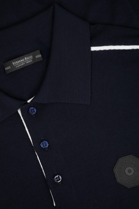 Товар синего цвета с внутренней стороны