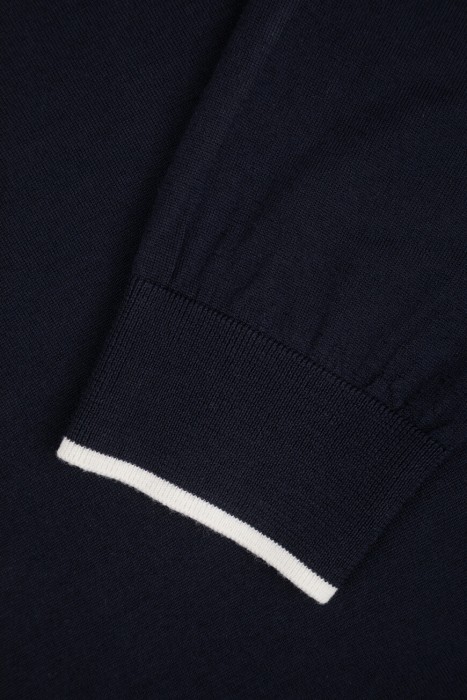 поло  из шерсти спереди