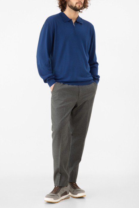 Товар синего цвета с внутренней стороны