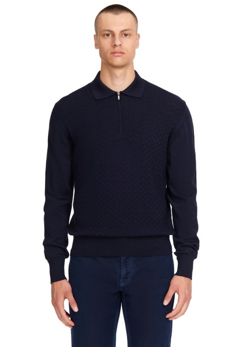 Товар синего цвета с внутренней стороны