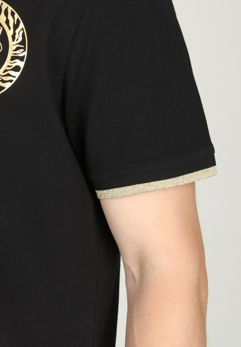 Товар черного цвета с внутренней стороны