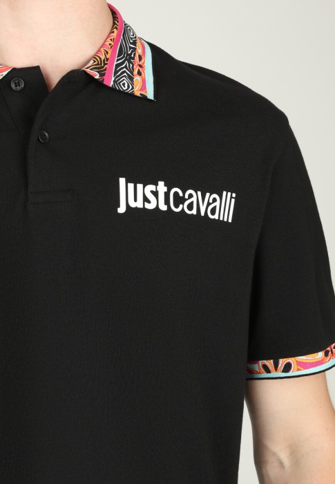 Товар черного цвета с внутренней стороны