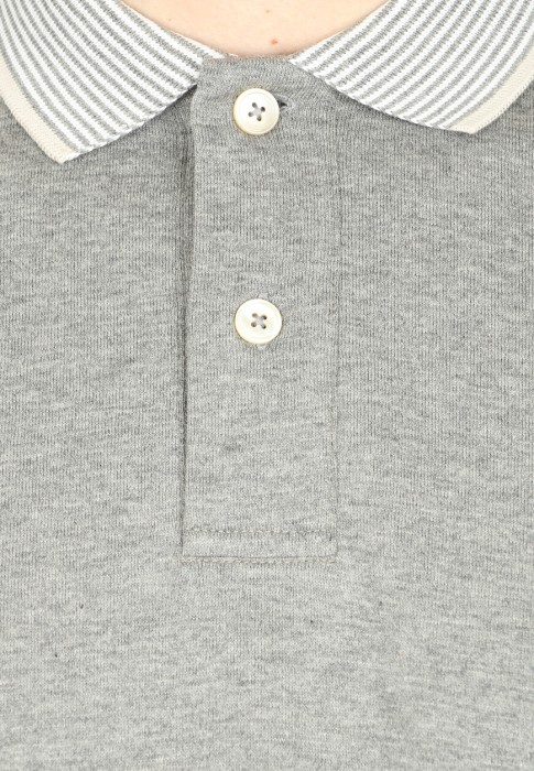 Товар серого цвета с внутренней стороны