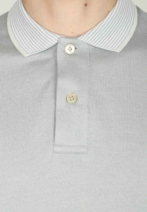 Товар серого цвета с внутренней стороны