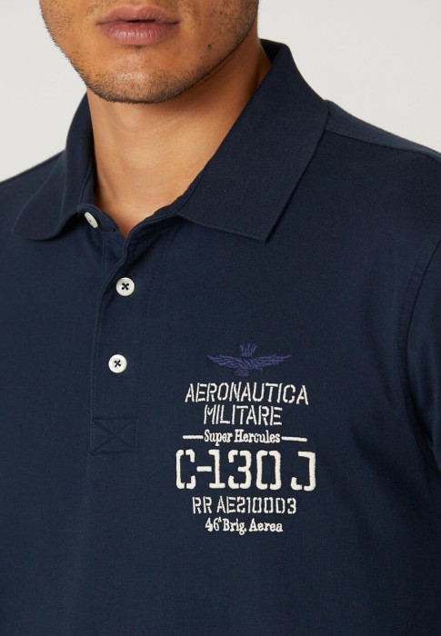 Товар синего цвета с внутренней стороны