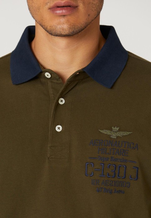 Товар зеленого цвета с внутренней стороны