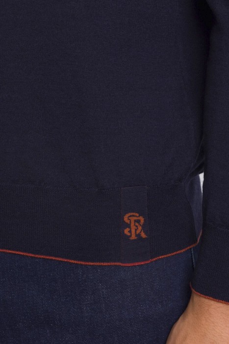 Товар синего цвета с внутренней стороны