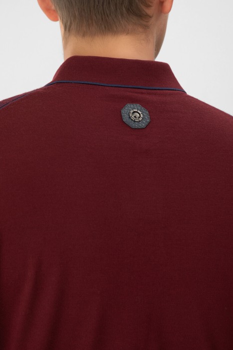 Товар бордового цвета с внутренней стороны