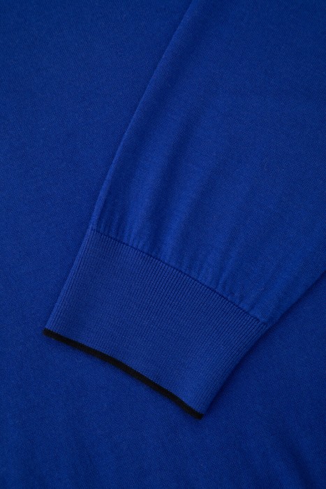 Товар синего цвета с внутренней стороны