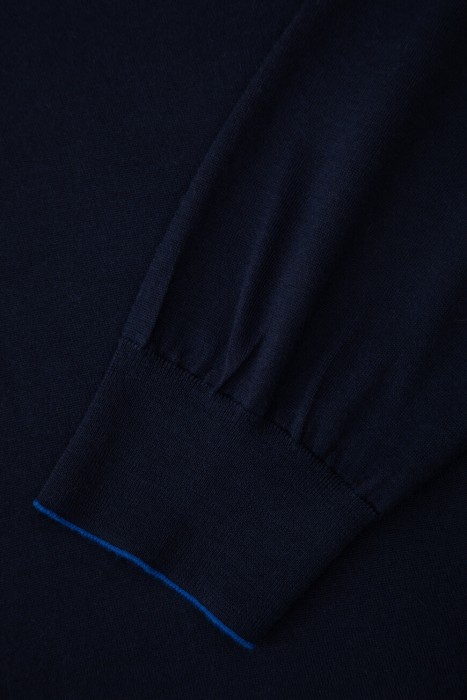 Товар синего цвета с внутренней стороны