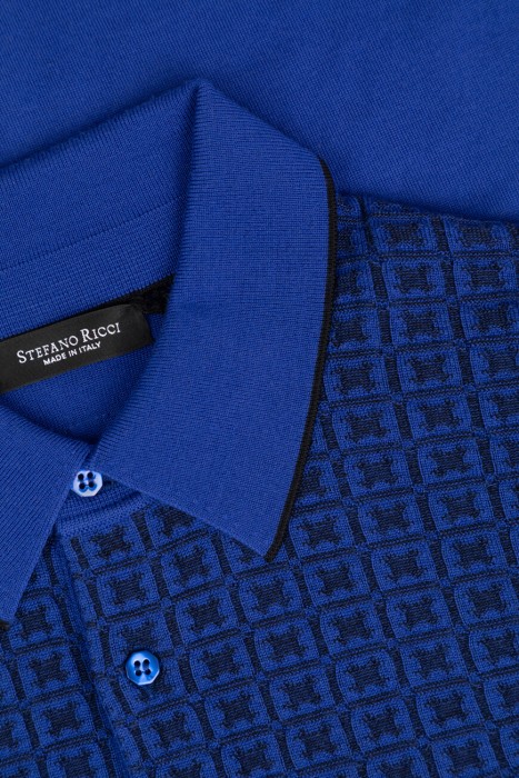 Товар синего цвета с внутренней стороны