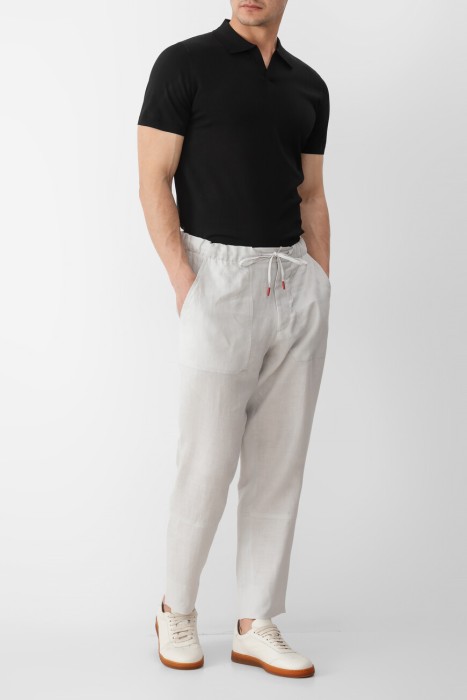 Товар черного цвета с внутренней стороны