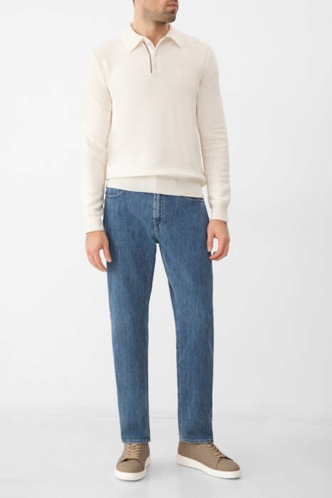 Товар белого цвета с внутренней стороны