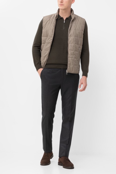 Товар зеленого цвета с внутренней стороны