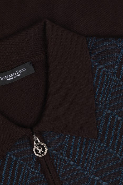 Товар коричневого цвета с внутренней стороны