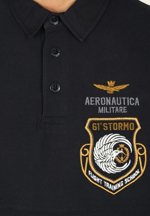 Товар черного цвета с внутренней стороны