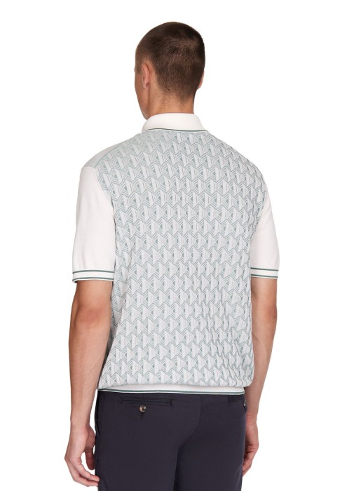 Товар зеленого цвета с внутренней стороны