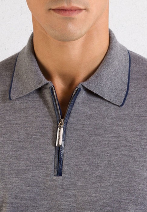 Товар серого цвета с внутренней стороны