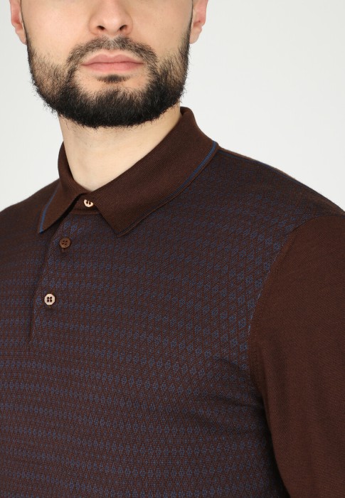 Товар коричневого цвета с внутренней стороны