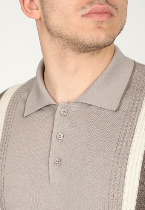 Товар бежевого цвета с внутренней стороны