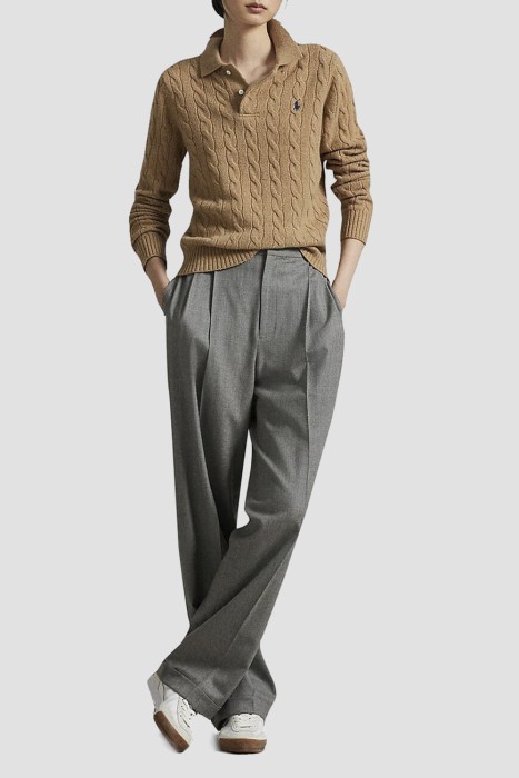 Товар коричневого цвета с внутренней стороны