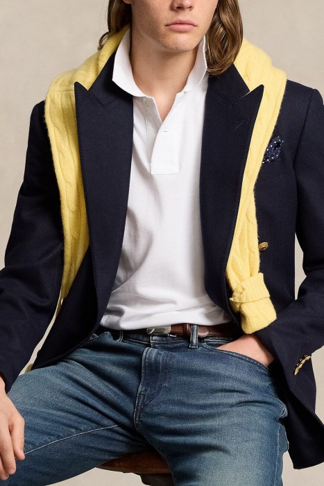 Товар белого цвета с внутренней стороны