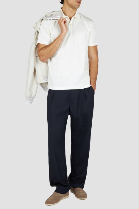 Товар белого цвета с внутренней стороны