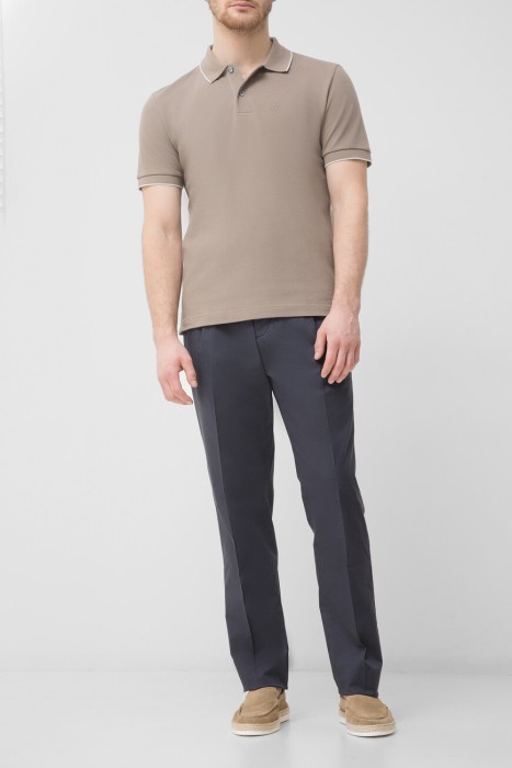 Товар бежевого цвета с внутренней стороны