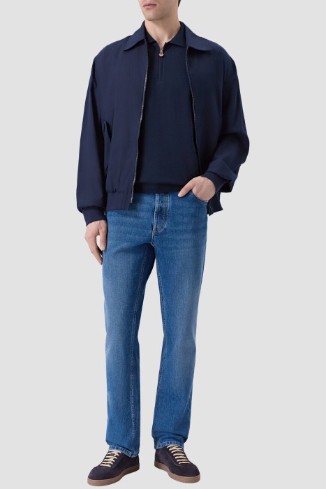 Товар синего цвета с внутренней стороны