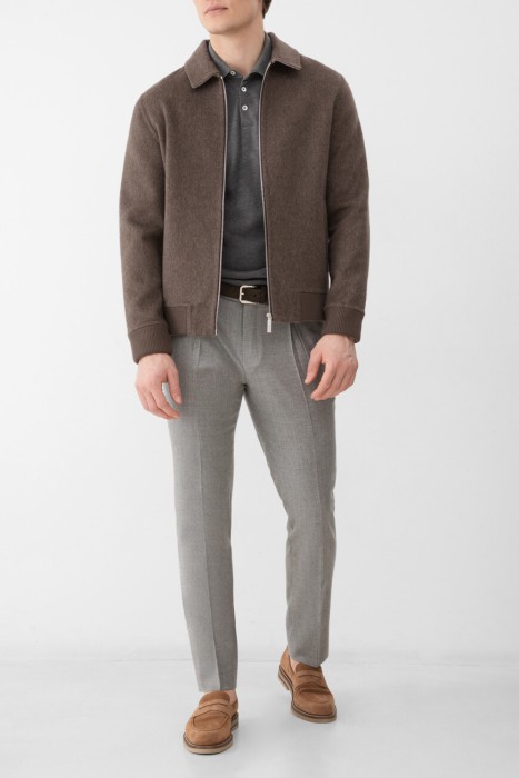 Товар серого цвета с внутренней стороны