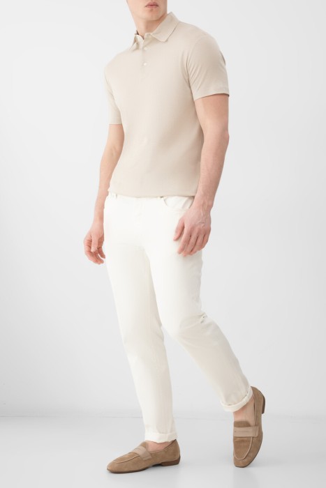 Товар бежевого цвета с внутренней стороны