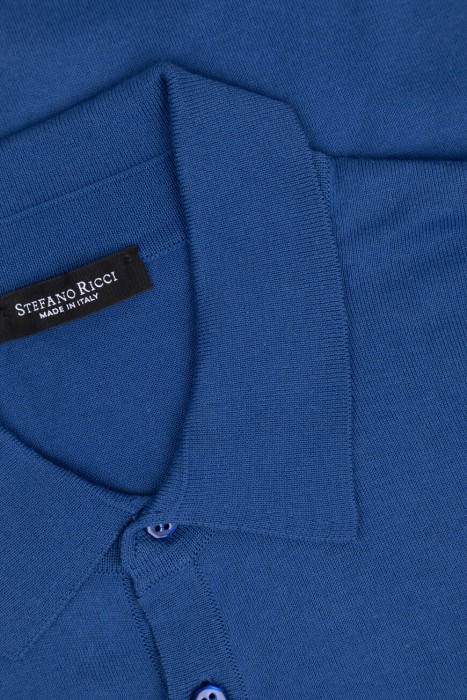 Товар синего цвета с внутренней стороны