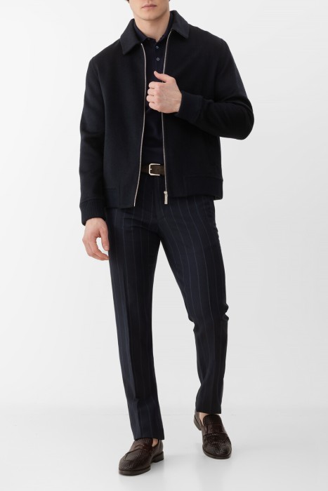 Товар синего цвета с внутренней стороны