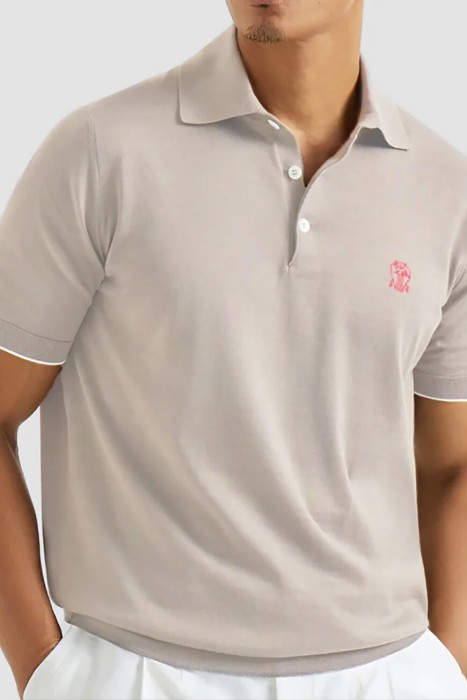 Товар бежевого цвета с внутренней стороны