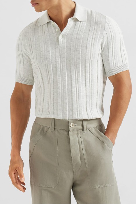 Товар серого цвета с внутренней стороны