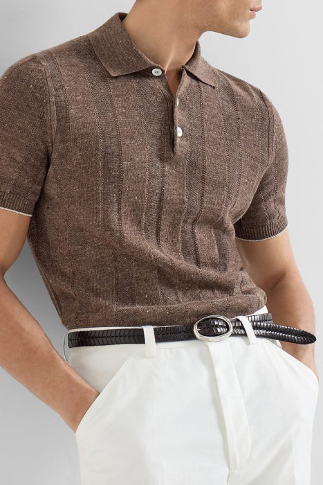 Товар коричневого цвета с внутренней стороны