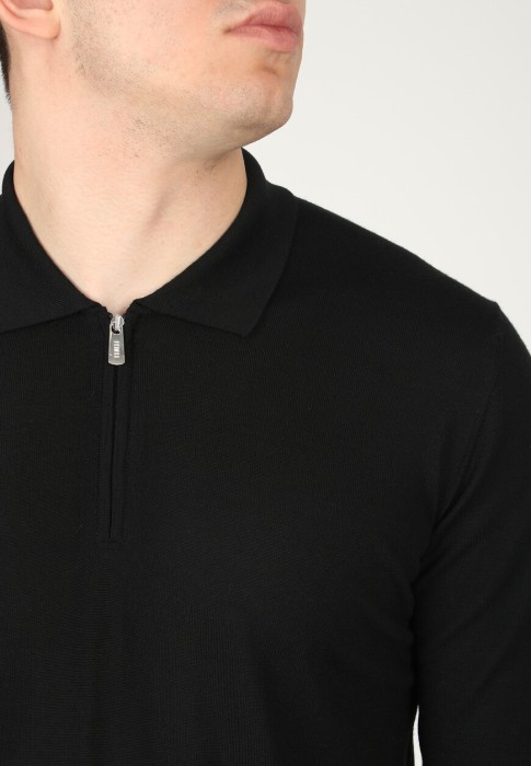 Товар черного цвета с внутренней стороны