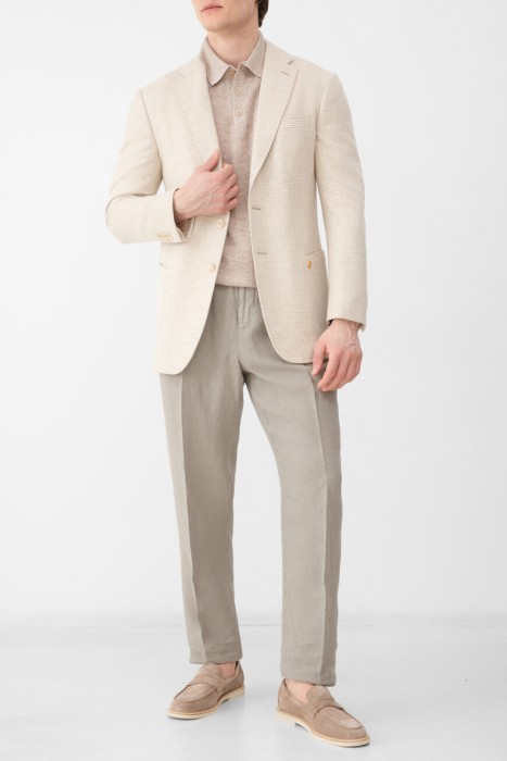 Товар бежевого цвета с внутренней стороны