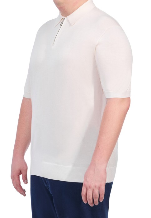 Товар белого цвета с внутренней стороны