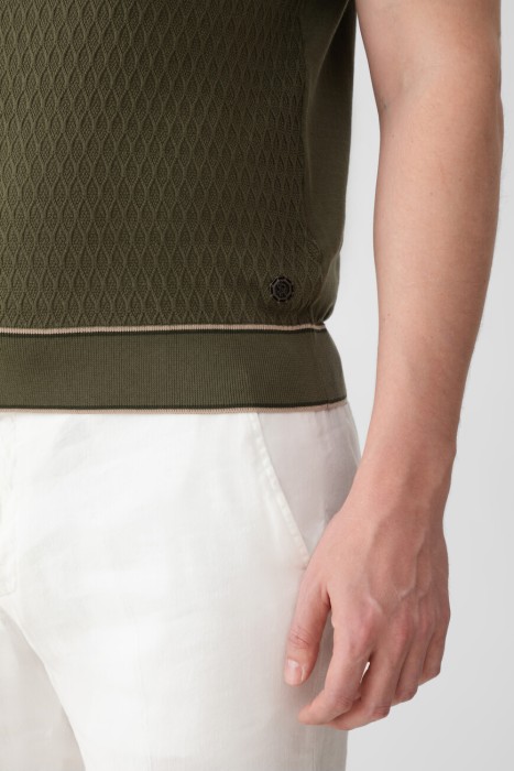 Товар зеленого цвета с внутренней стороны