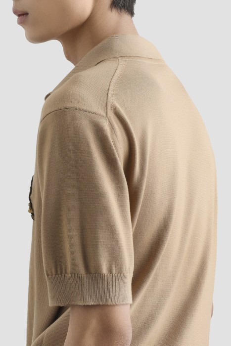 Товар бежевого цвета с внутренней стороны