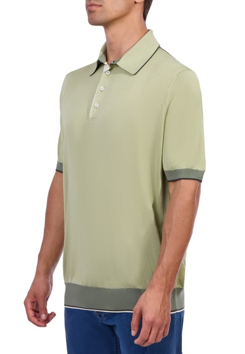 Товар зеленого цвета с внутренней стороны