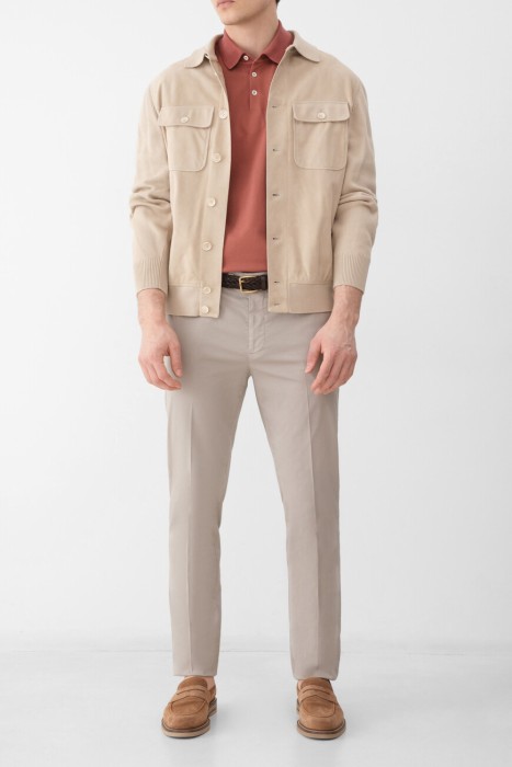 Товар красного цвета с внутренней стороны