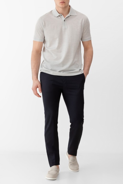 Товар серого цвета с внутренней стороны