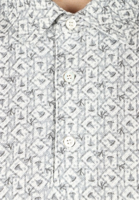 Товар серого цвета с внутренней стороны