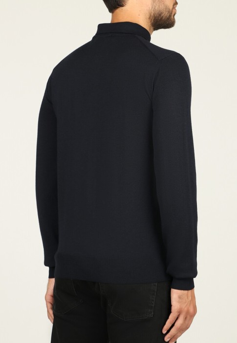 Товар голубого цвета с внутренней стороны