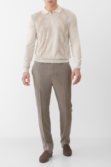 Товар кремового цвета с внутренней стороны